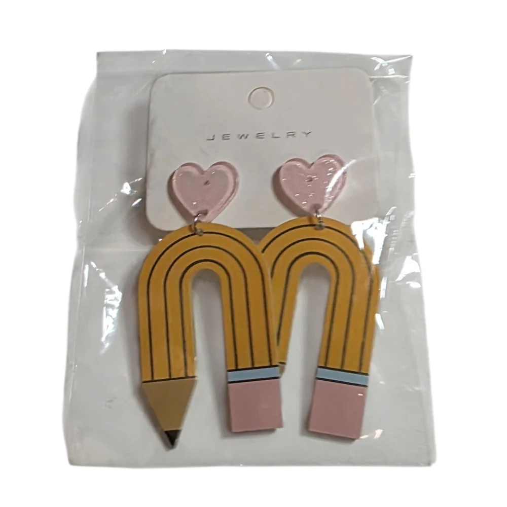 Acrylic Pierced Pencil Dangle Earrings Pink Heart Studs NIP - Picture 2 of 3